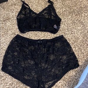 Lace short set.